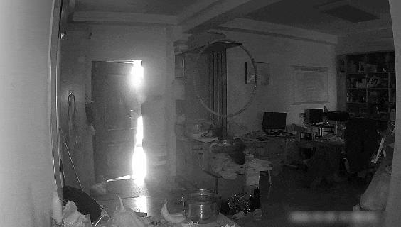 浙江女子手机突然弹出预警，陌生男子正在家里翻东西！接下来一幕让人傻眼