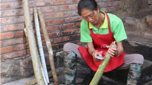 被 “摇人按猪” 馋到？云南杀猪饭，开吃！