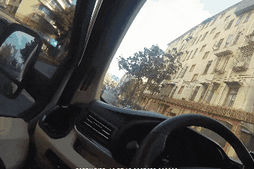 “小朋友，以后可不能再一个人出门了哦！”