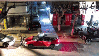 凌晨上海街头，男子酒后一路“发疯”撒野！真摊上大事了