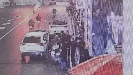 风雪交加的深夜，宾馆老板却拒收他的房费……