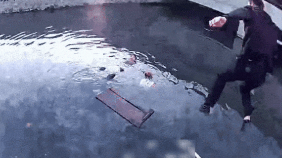 寒冬刺骨，一女子落水！浙江95后交警秒脱外衣，跳入冰河：&nbsp;“我年轻，让我来！”