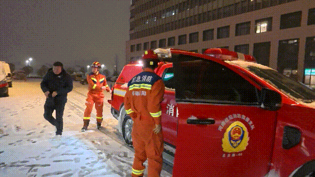 “请救救我父亲！”雪夜，消防员接到一通紧急电话