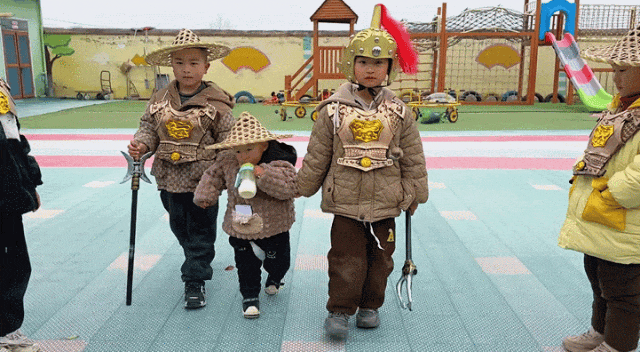 爆笑！阜阳萌娃版《三国》火了 网友：快给“尿不湿”上壶奶……