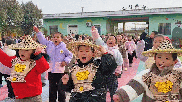 爆笑！阜阳萌娃版《三国》火了 网友：快给“尿不湿”上壶奶……