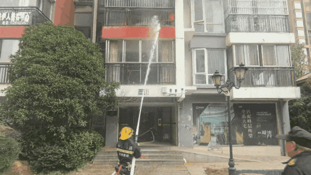 爸妈回家“天塌了”，直接损失9000元！8岁儿子独自在家干了什么？