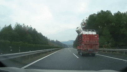 夜间高速惊现可疑物体？交警“火眼金睛”及时发现！