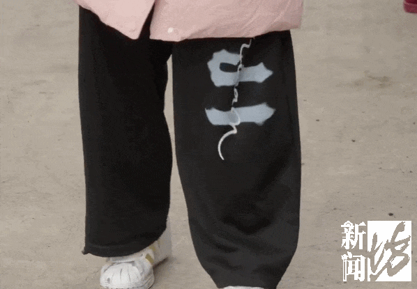 @ 上海人,小心!这里的路面高低落差6厘米…已有人摔伤 @ 上海人,小心!这里的路面高低落差6厘米…已有人摔伤