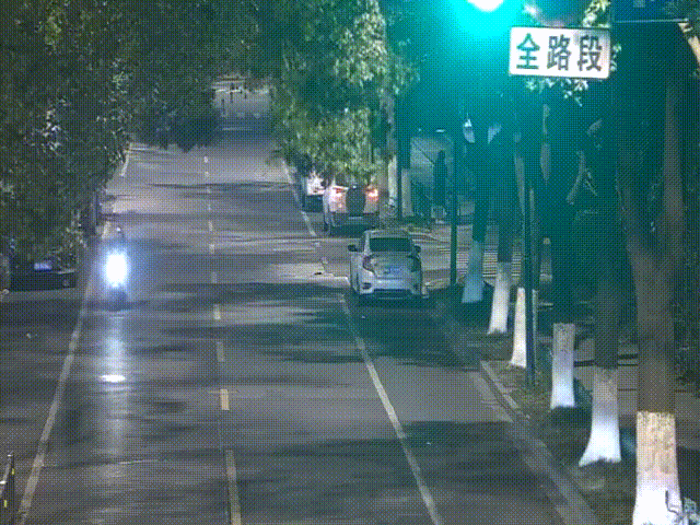 “我只是乘客,车是代驾开的”?杭州街头这一幕太危险...... “我只是乘客,车是代驾开的”?杭州街头这一幕太危险......