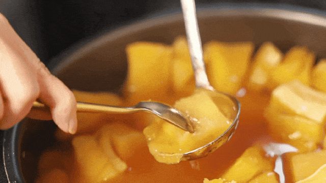 《甄嬛传》里害温宜公主吐奶的“毒物”,咋成了甜品界顶流? 《甄嬛传》里害温宜公主吐奶的“毒物”,咋成了甜品界顶流?