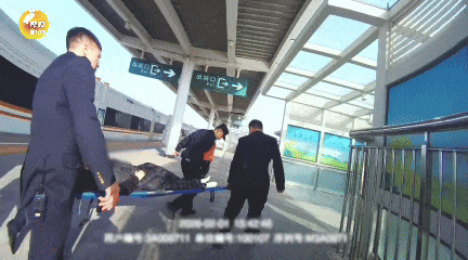 G1975次列车，临时停车！紧急救援→