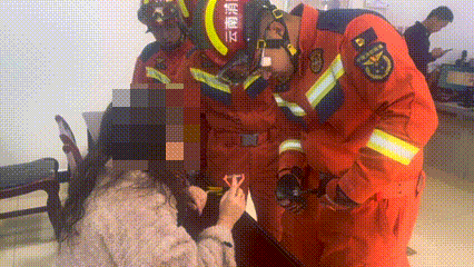 当场断裂！这个新年“战甲”，可能杀伤力满满