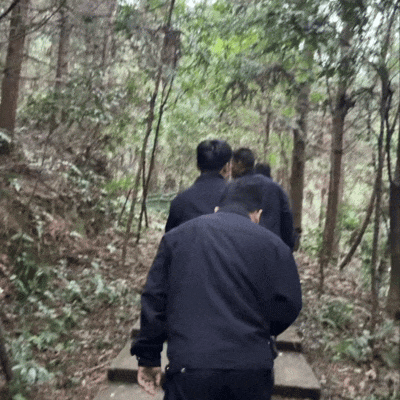 登山训练途中，特警队员秒出警……