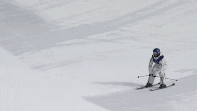 谷爱凌摘银后发文：在关键时刻拿出了最佳表现，感觉自己又在滑雪上取得了进步