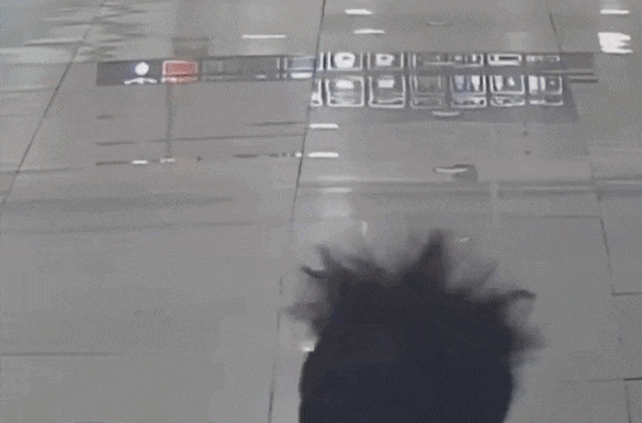 狂奔出圈!地铁小哥跑到“炸毛”成全网表情包,网友:每一根头发都在努力 狂奔出圈!地铁小哥跑到“炸毛”成全网表情包,网友:每一根头发都在努力