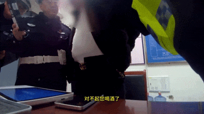 醉驾还无证?司机：赶二场，吃夜宵!