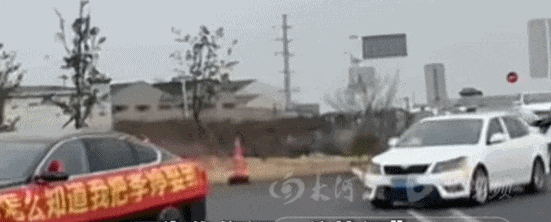 高速上一辆孤独的婚车，被六十多辆过路车自发组成"送嫁车队"！