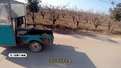 老人骑三轮侧翻深沟,幸好有他们... 老人骑三轮侧翻深沟,幸好有他们...