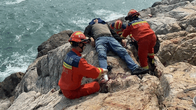 起飞失败!男子驾滑翔伞从高空坠落,差一点掉海里…… 起飞失败!男子驾滑翔伞从高空坠落,差一点掉海里……