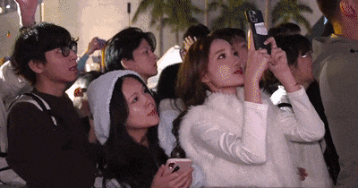 香港贺岁烟花绽放夜空,超36万人齐聚维港两岸 香港贺岁烟花绽放夜空,超36万人齐聚维港两岸