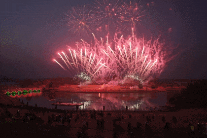 绝美!南京新春烟花秀燃出圈 绝美!南京新春烟花秀燃出圈