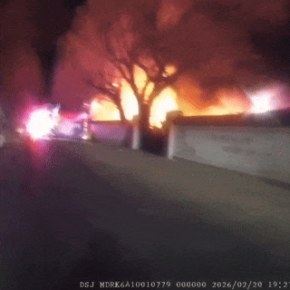 火场逆行！鞍山民警两次冲入火海救人