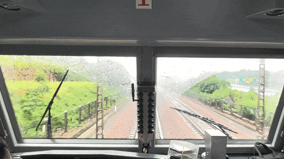 百万网友看过的火车“揉眼睛”，到底怎么个事？