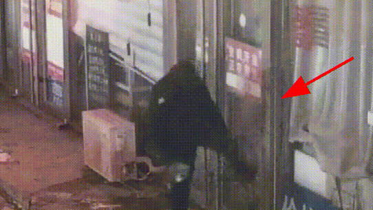 凌晨砸门盗窃,下午落网!21部手机2部平板悉数追回 凌晨砸门盗窃,下午落网!21部手机2部平板悉数追回