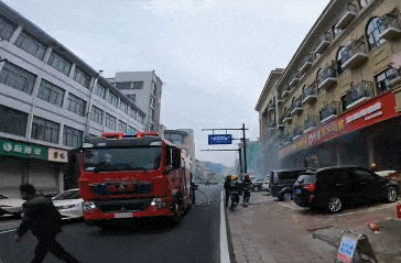 这操作太帅了,近4000万网友围观!00后小伙骑车出门,路边一幕让他果断掉头 这操作太帅了,近4000万网友围观!00后小伙骑车出门,路边一幕让他果断掉头