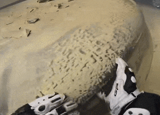 这操作太帅了,近4000万网友围观!00后小伙骑车出门,路边一幕让他果断掉头 这操作太帅了,近4000万网友围观!00后小伙骑车出门,路边一幕让他果断掉头