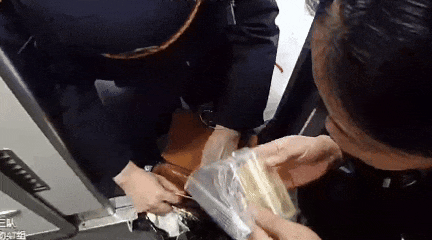 价值约135万元黄金遗落在动车上怎么办?记住这三个动作 价值约135万元黄金遗落在动车上怎么办?记住这三个动作