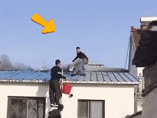 好险！上海消防员休假时遇火情，背出170多斤重的瘫痪老人