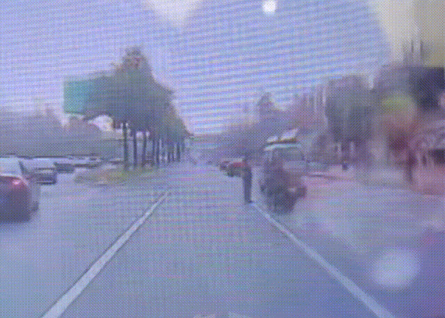 “执勤交警被撞”？当地警方通报