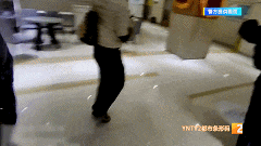 15分钟送医!大理男子修剪花枝剪断手指,转院来昆明,铁警全程开道护送 15分钟送医!大理男子修剪花枝剪断手指,转院来昆明,铁警全程开道护送