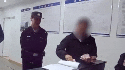 江苏七旬老人13000余元辛苦钱被大风刮走了!民警一小时找回 江苏七旬老人13000余元辛苦钱被大风刮走了!民警一小时找回