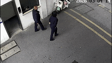 杭州一派出所门口一声异响，民警冲了出去：“别害怕，我们已经联系了救护车……”