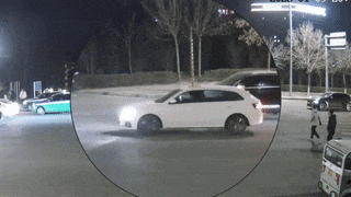 撞桥墩后躲进树林!司机侥幸逃逸换来拘留15天+2000元罚款+保险拒赔! 撞桥墩后躲进树林!司机侥幸逃逸换来拘留15天+2000元罚款+保险拒赔!