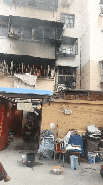 睡前忘了这件事,女子被惊醒后站窗台上求救! 睡前忘了这件事,女子被惊醒后站窗台上求救!