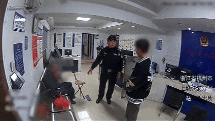 76岁老人独自坐火车两天两夜来杭州找孙女,一句话令人泪目 76岁老人独自坐火车两天两夜来杭州找孙女,一句话令人泪目