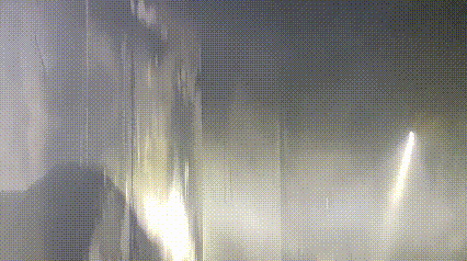 凌晨起夜随意一瞥，男子看到家中吓人一幕……