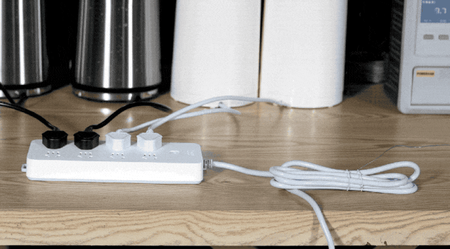 插线板电线千万别捆，太危险！