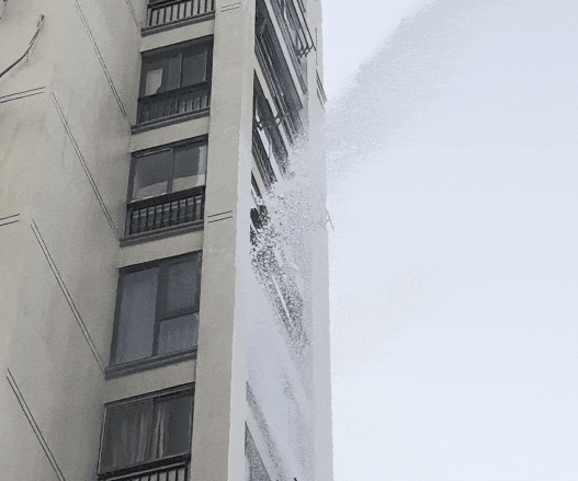 被一通电话召回家，入目场景让女子当场崩溃！高层阳台注意这个细节