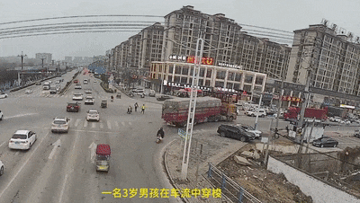 当“社牛”萌娃遇上执勤交警...... 当“社牛”萌娃遇上执勤交警......