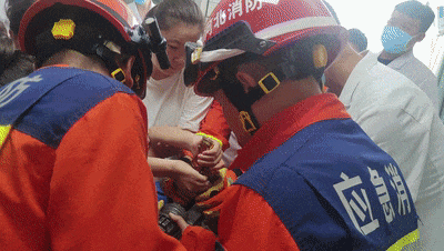 女孩玩拼豆被烧伤,妈妈晒出监控画面:这就是个“隐形炸弹” 女孩玩拼豆被烧伤,妈妈晒出监控画面:这就是个“隐形炸弹”