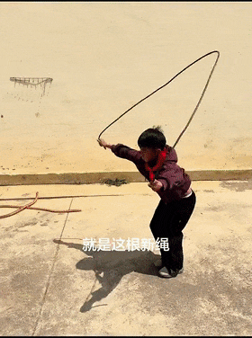 他跳到第10个，现场炸锅了！