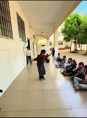 他跳到第10个，现场炸锅了！