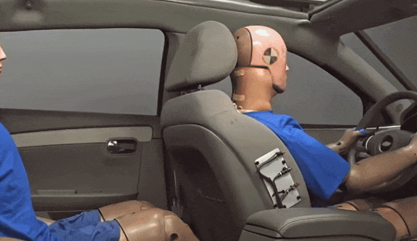 超员了吗？司机：没有没有，7个人！