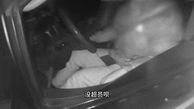 超员了吗？司机：没有没有，7个人！