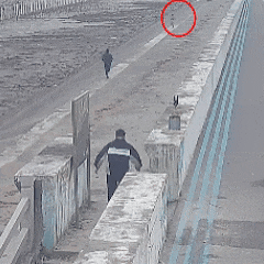 急！男子提着10万元现金去“解冻账户”……