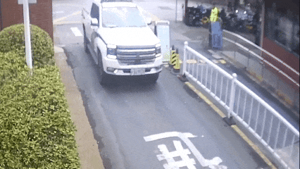 危急！高速上4岁男孩呕吐昏厥，民警疾驰开辟生命通道